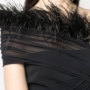 david-koma-black-Kleid-mit-Federarmeln